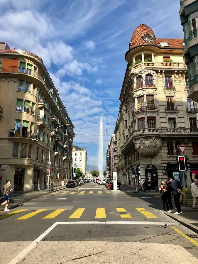 Central 2 bedroom flat in heart of Eaux-vives Genève